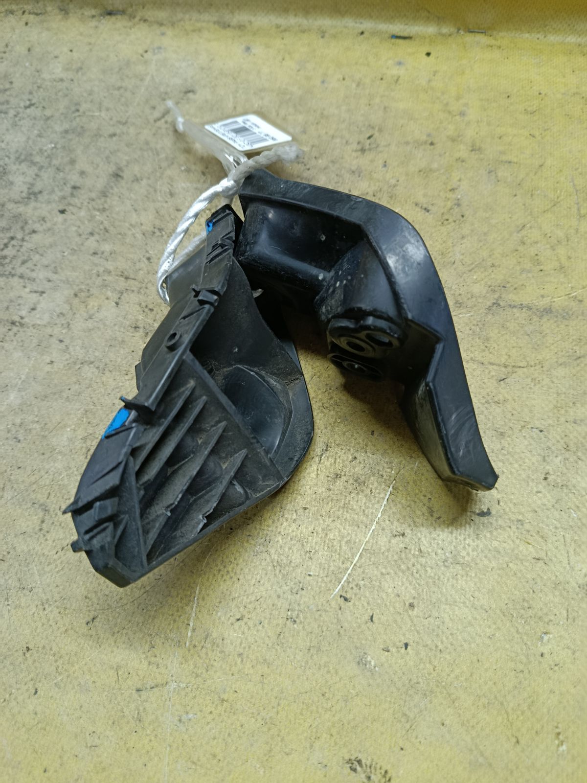 Крепление бампера 52115-B1010, 52116-B1010 на Toyota Passo KGC10 Фото 5
