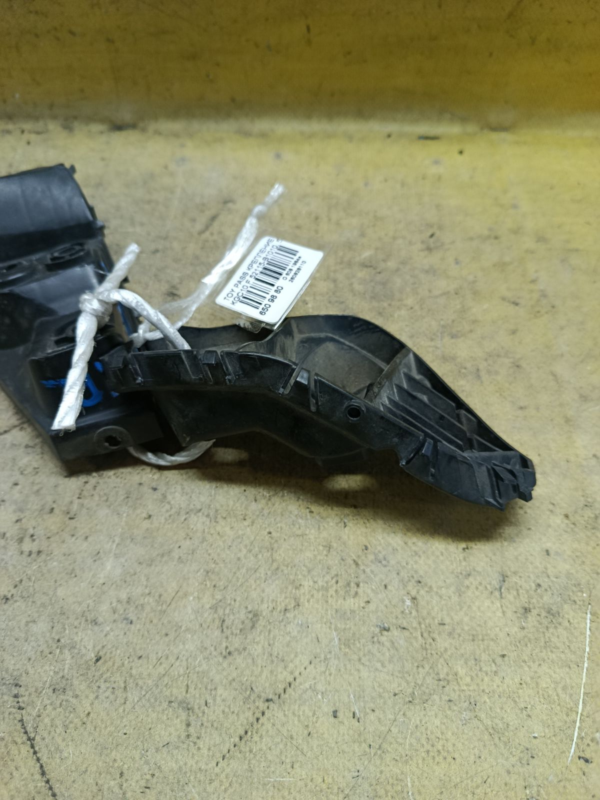Крепление бампера 52115-B1010, 52116-B1010 на Toyota Passo KGC10 Фото 4