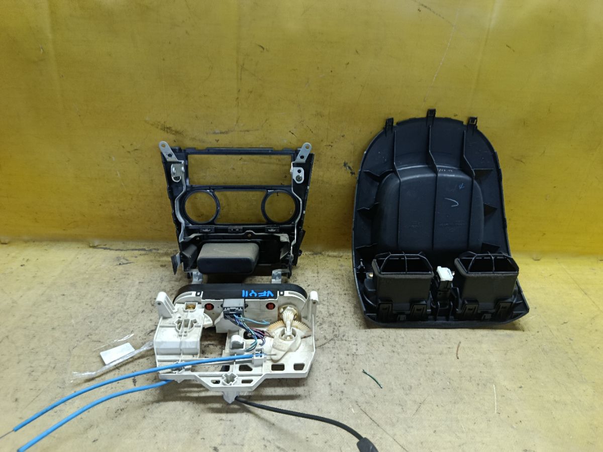 Блок управления климатконтроля 68470-WD200, 68260-WD200 на Nissan Ad Van VFY11 QG15DE Фото 2