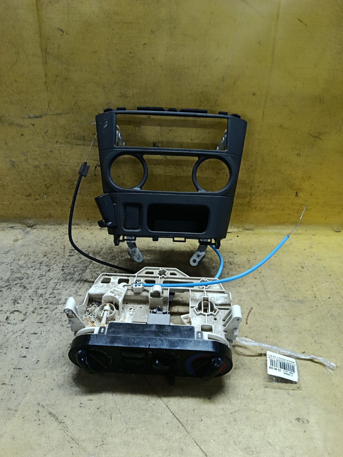 Блок управления климатконтроля 68470-WD200 на Nissan Ad Van VFY11 QG15DE Фото 1