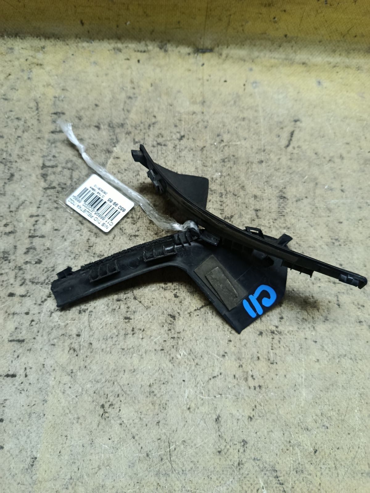 Решетка под лобовое стекло 66895-ED000, 66894-ED000 на Nissan Tiida C11 Фото 1