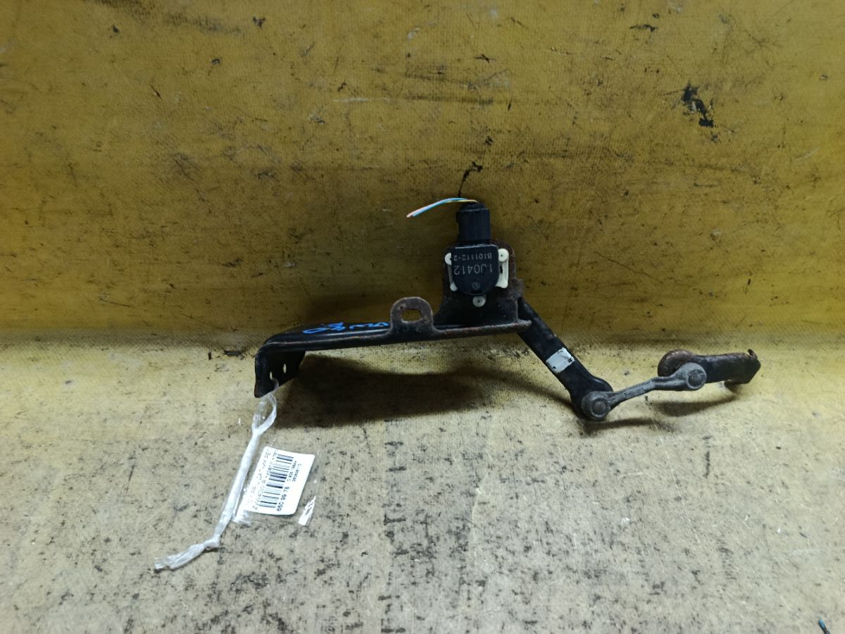 Датчик регулировки наклона фар 89407-12030 на Toyota Prius Alpha ZVW40W Фото 1