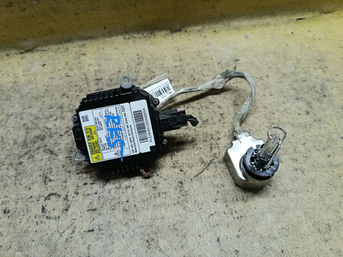 Блок розжига ксенона на Honda Stepwgn RK5 Фото 2