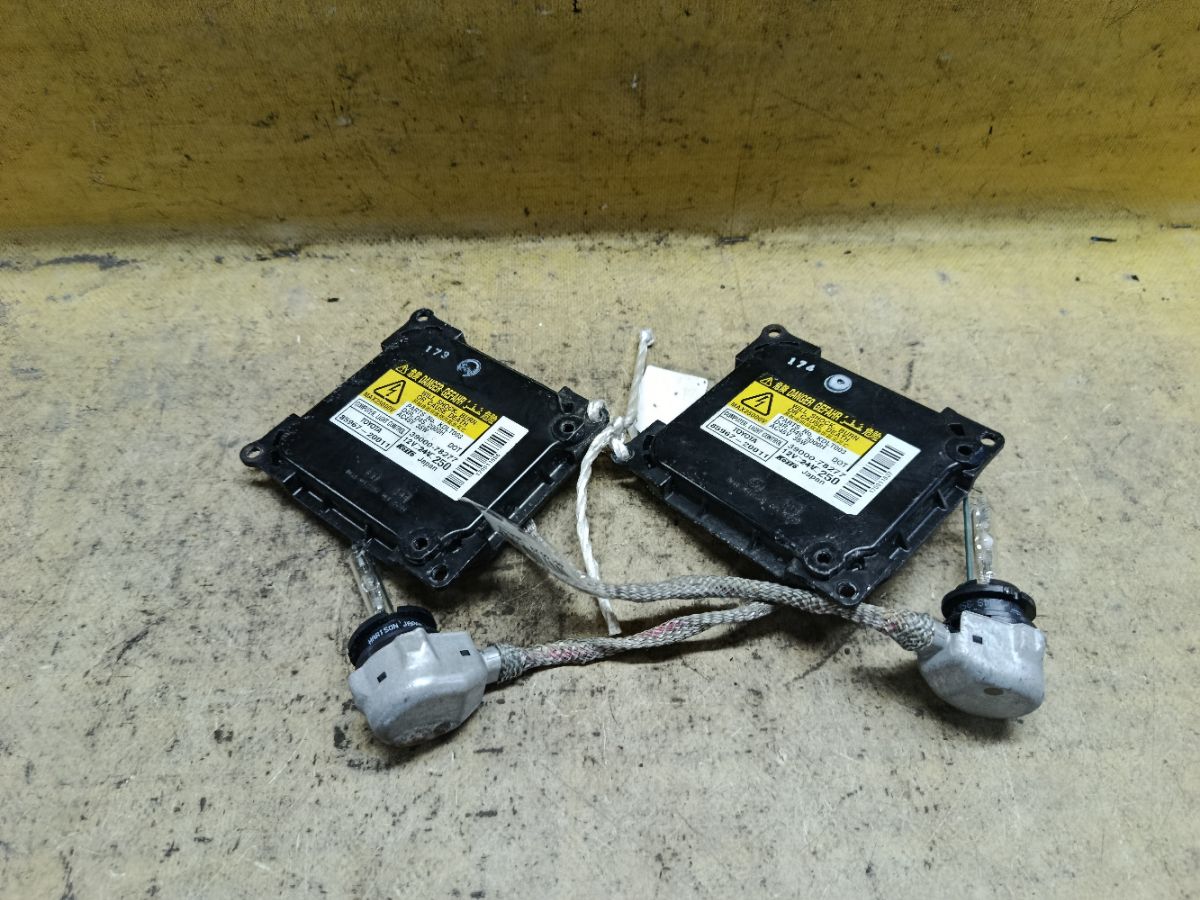 Блок розжига ксенона 85967-20011 на Toyota Estima ACR50W Фото 1