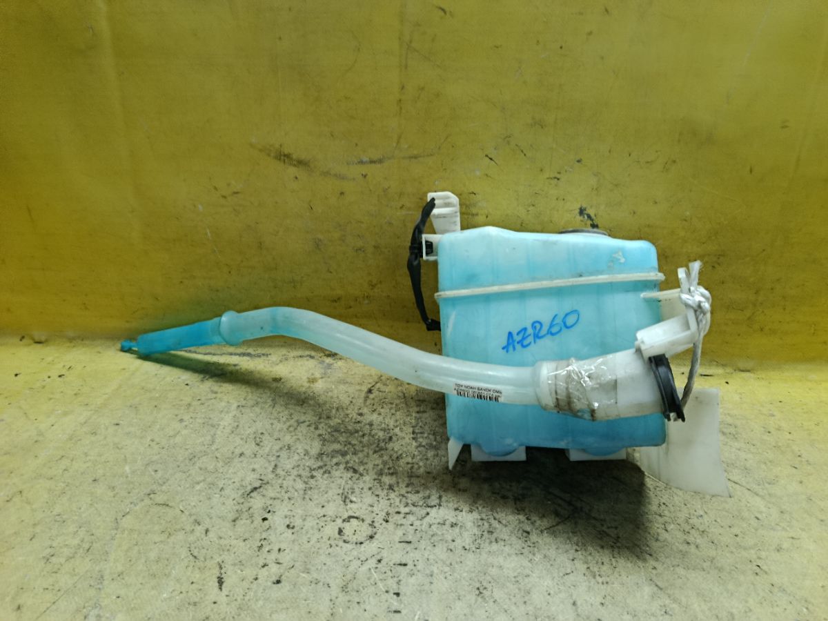 Бачок омывателя 060851-074 на Toyota Noah AZR60G Фото 1