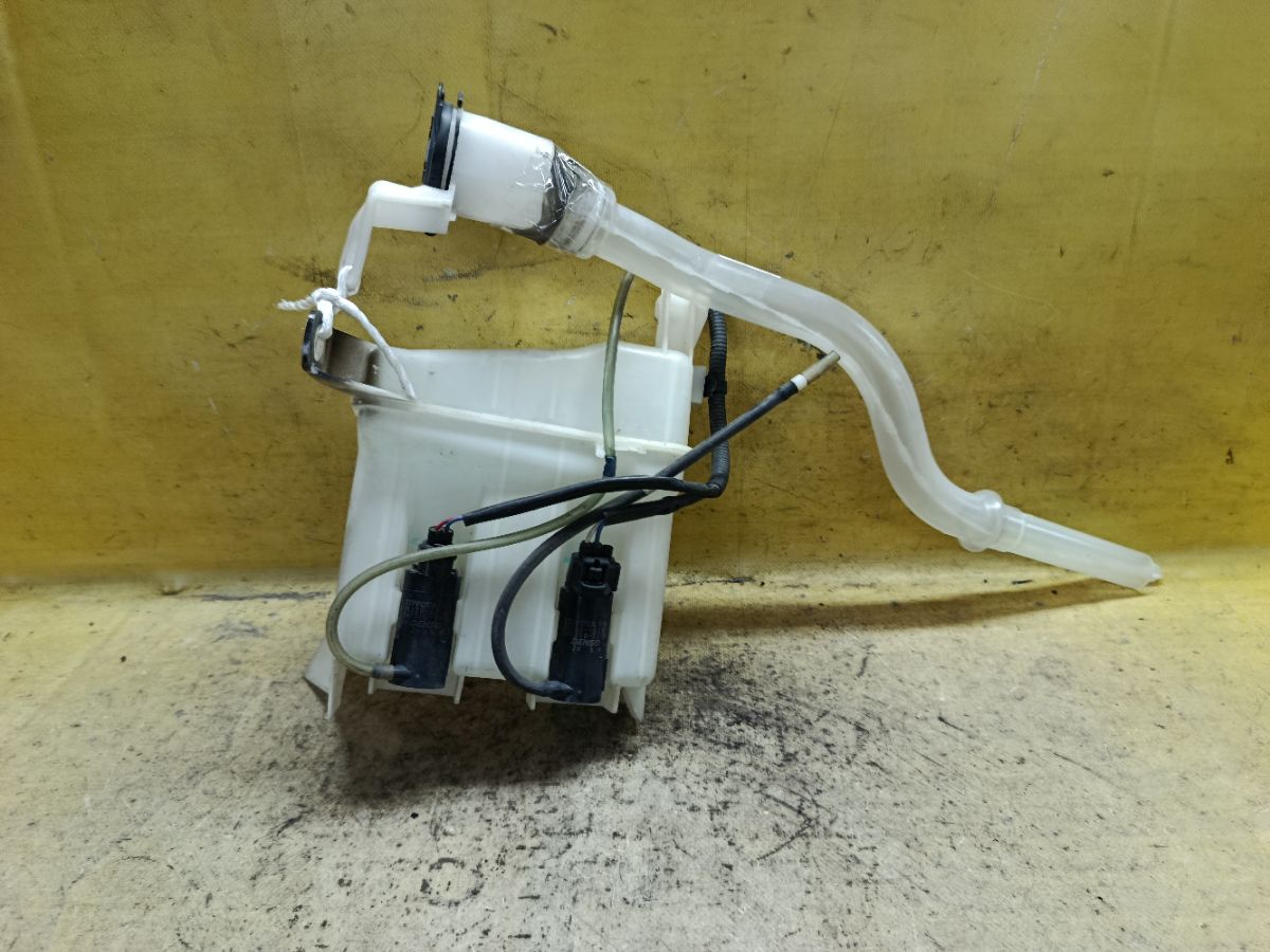 Бачок омывателя 060851-074 на Toyota Noah ZRR70G Фото 1