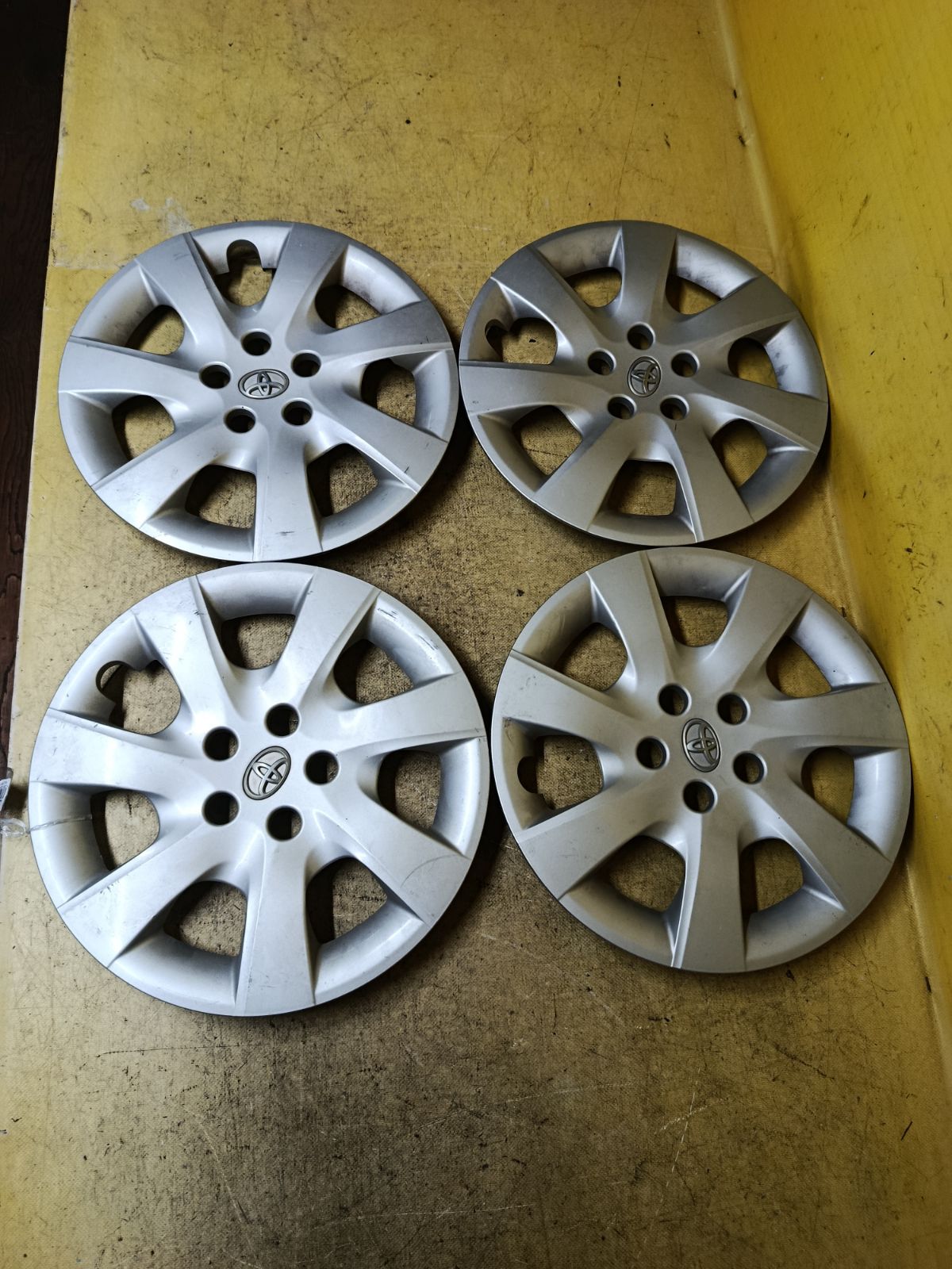 Колпак 42602-68020 на Toyota Wish ZGE20G Фото 2