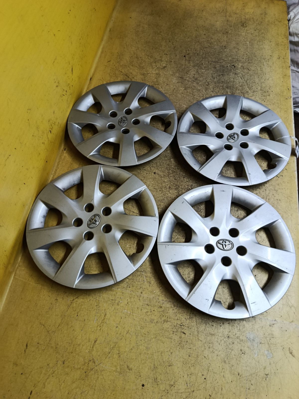 Колпак 42602-68020 на Toyota Wish ZGE20G Фото 3