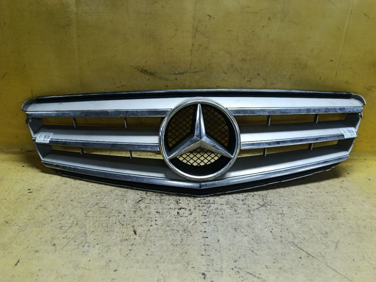 Решетка радиатора A2048800023 на Mercedes-Benz C-Class W204 Фото 1