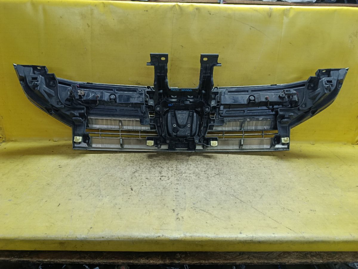 Решетка радиатора 71126-SZW-N01-M1 на Honda Stepwgn RK5 Фото 2