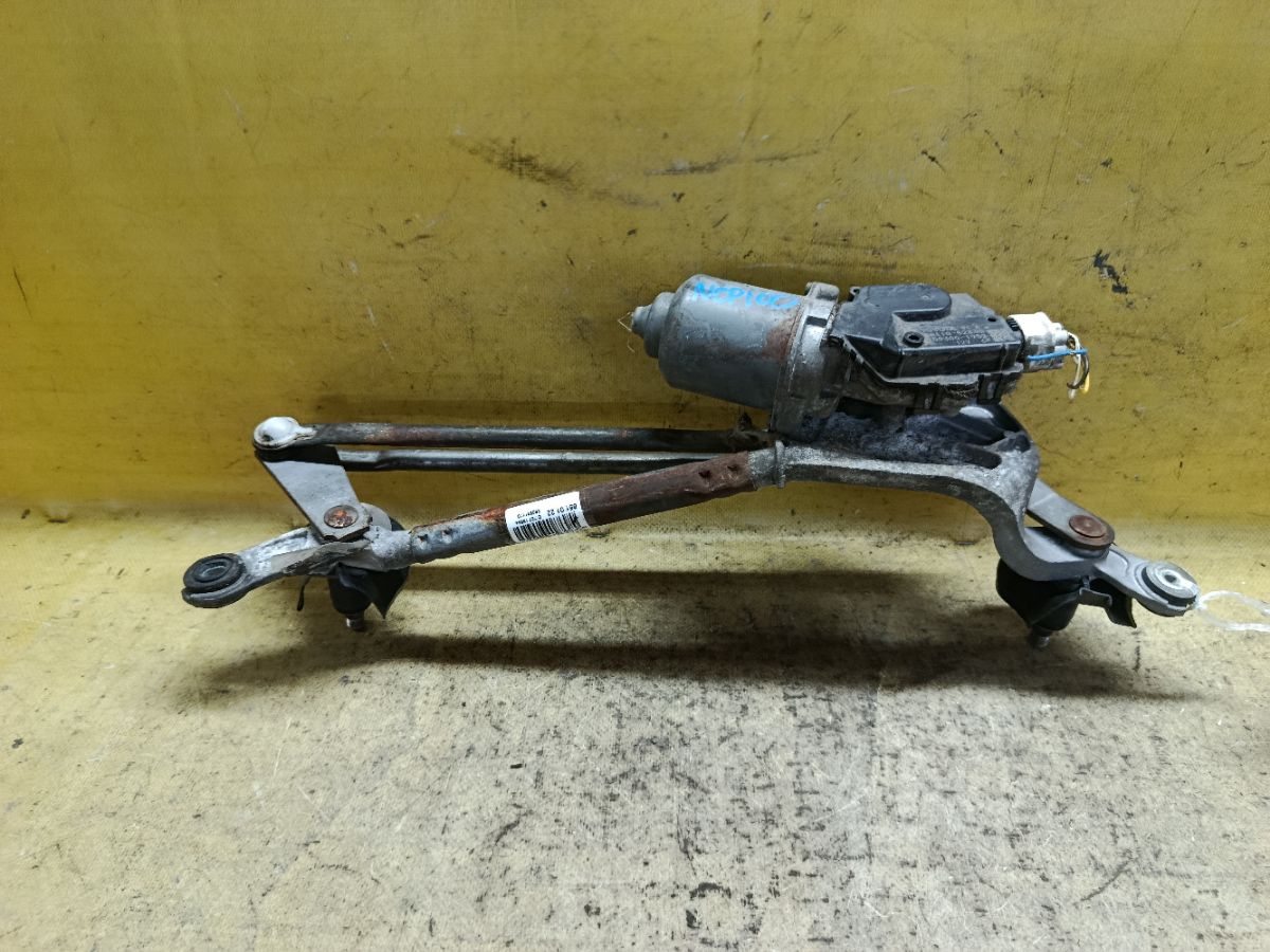 Мотор привода дворников 85110-52330 на Toyota Ractis NCP100 Фото 1