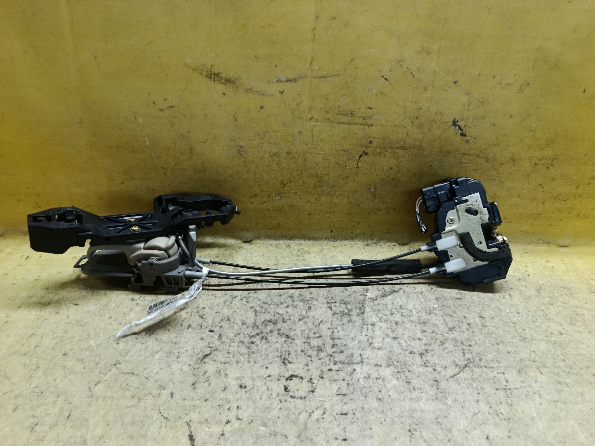 Замок двери на Nissan March AK12 Фото 2
