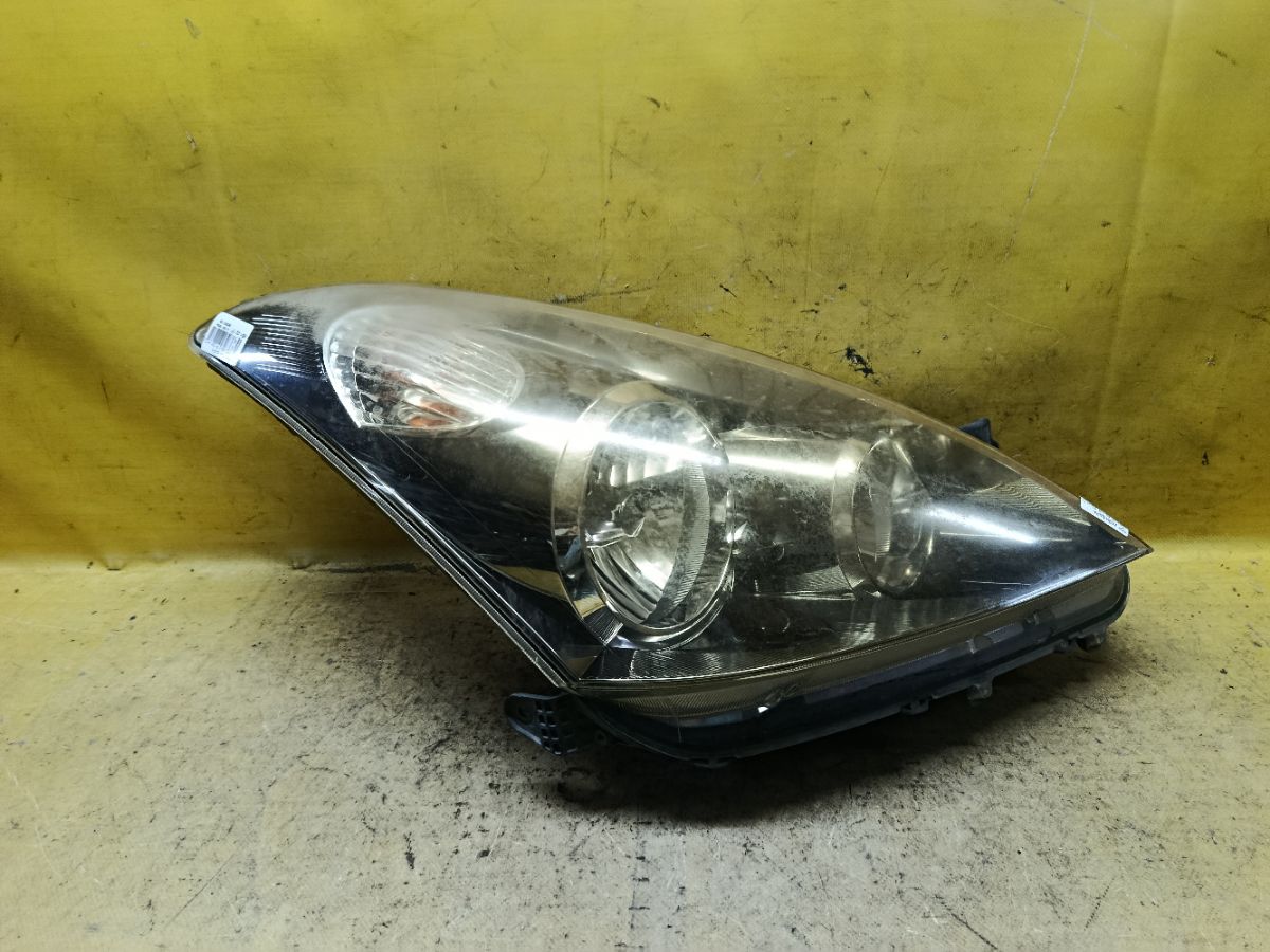 Фара 68-2 68-2 на Toyota Wish ZNE10G Фото 1