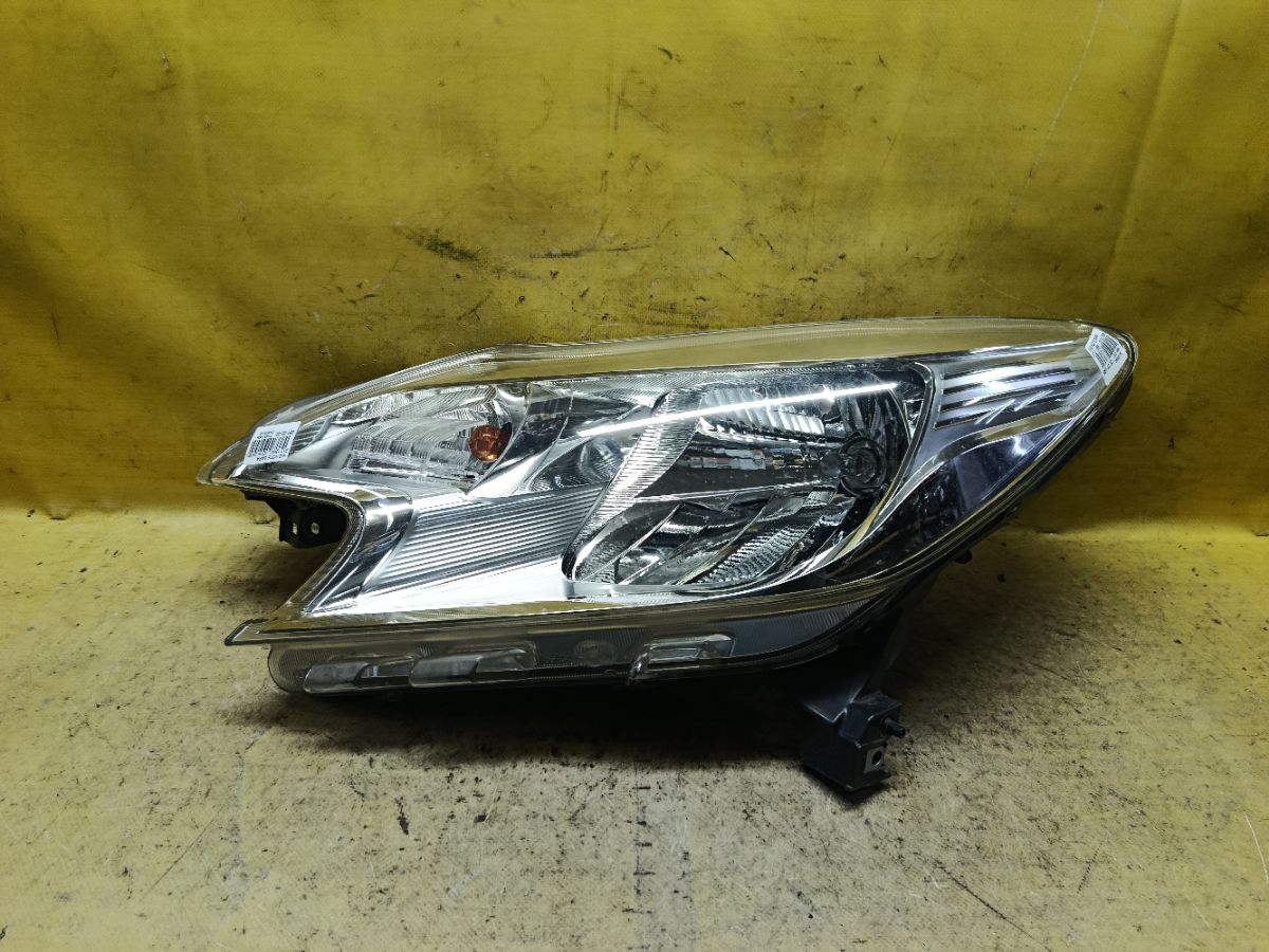 Фара 1868 1868 на Nissan Note E12 Фото 1