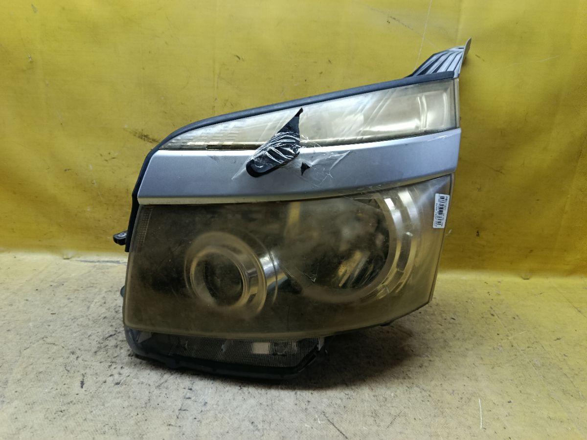 Фара 28-203 28-203 на Toyota Voxy ZRR70G Фото 1