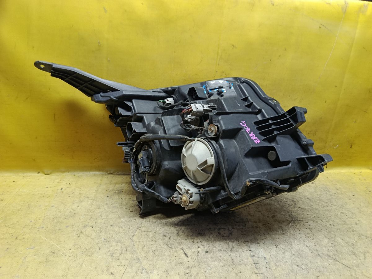 Фара 28-203 28-203 на Toyota Voxy ZRR70G Фото 3