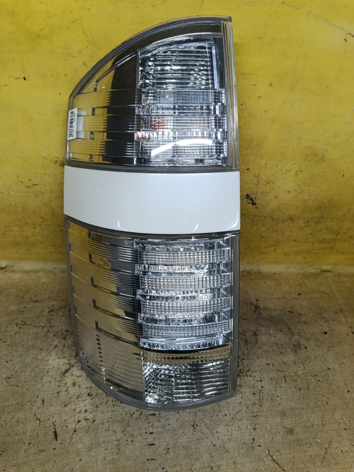 Стоп 28-185 28-185 на Toyota Voxy AZR60G Фото 1