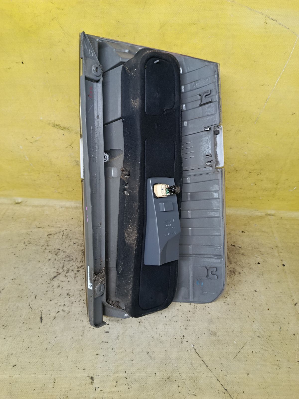 Стоп 28-185 28-185 на Toyota Voxy AZR60G Фото 2