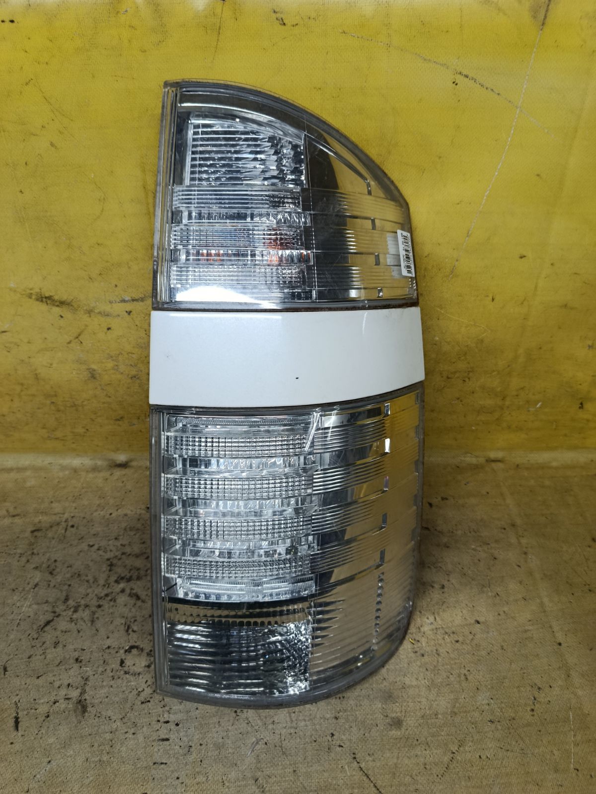 Стоп 28-185 28-185 на Toyota Voxy AZR60G Фото 1