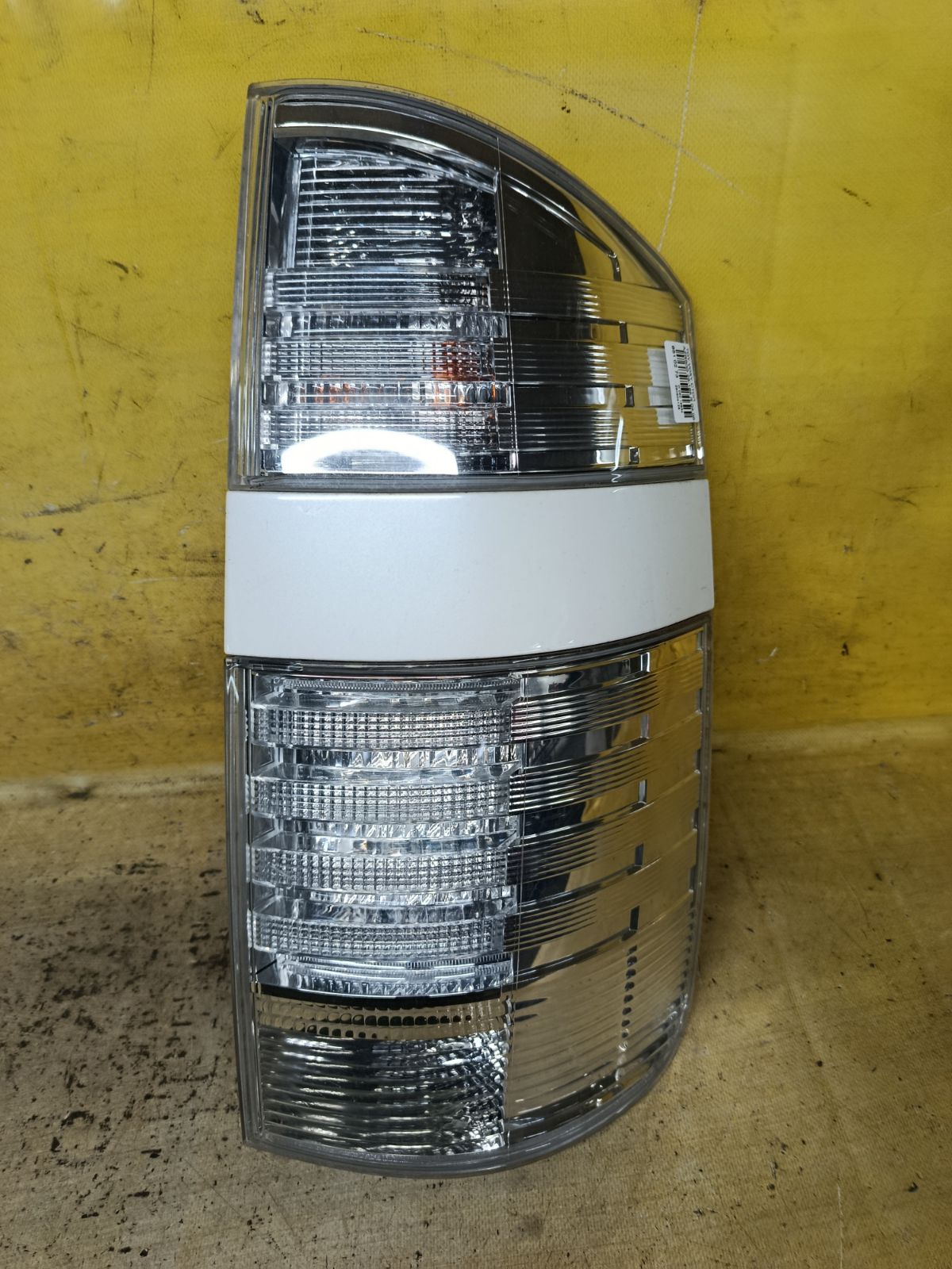Стоп 28-185 28-185 на Toyota Voxy AZR60G Фото 1