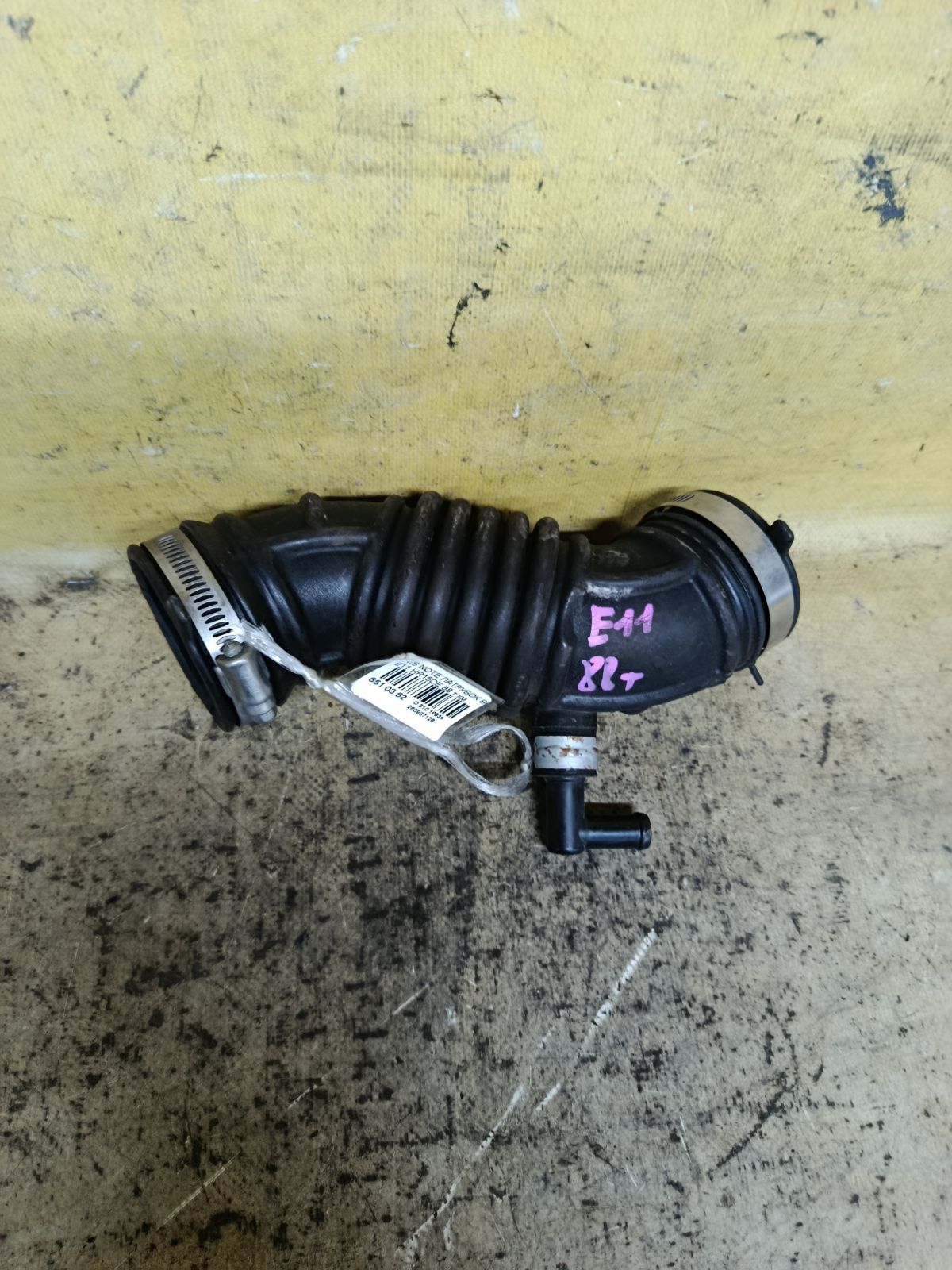 Патрубок воздушного фильтра 16578 ED000, 16578 ED00A на Nissan Note E11 HR15DE Фото 1