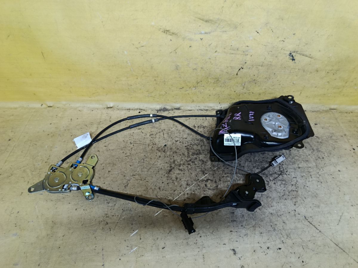 Доводчик двери на Toyota Voxy AZR60G Фото 2