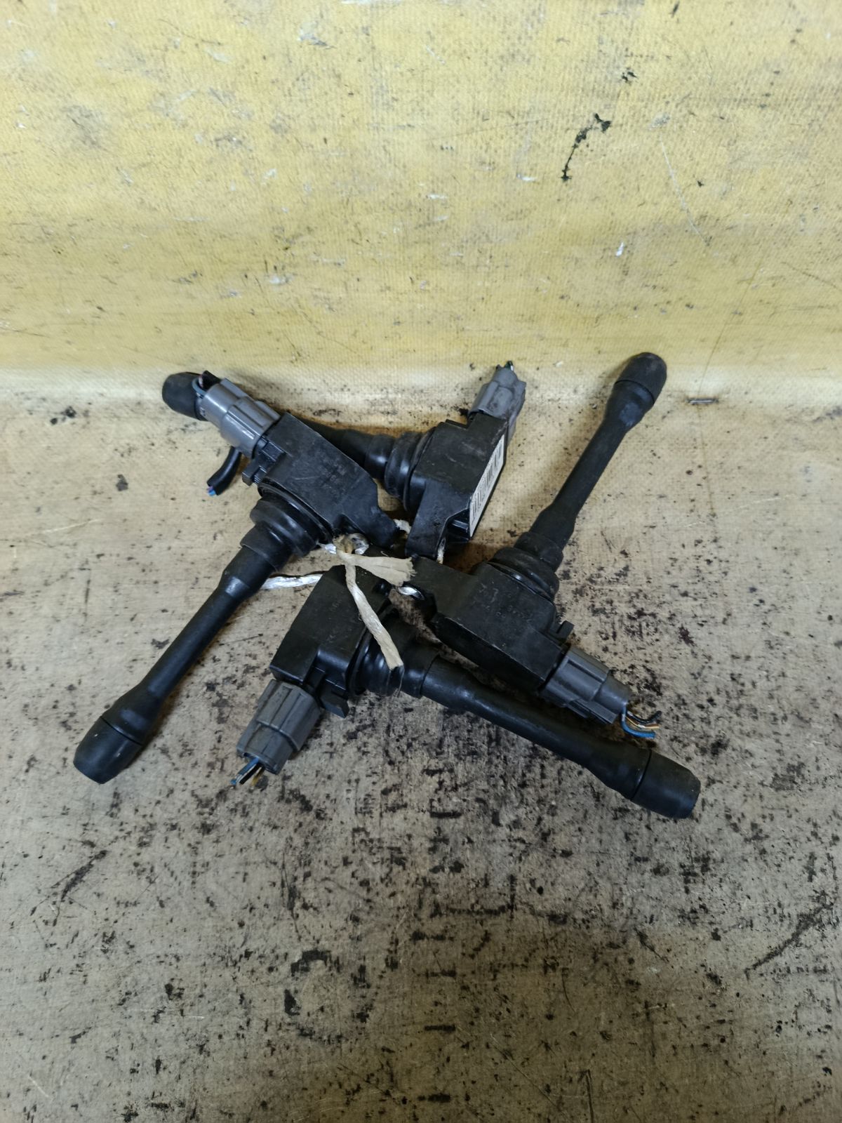 Катушка зажигания 22448-1KT0A на Nissan Serena C25 MR20DE Фото 1