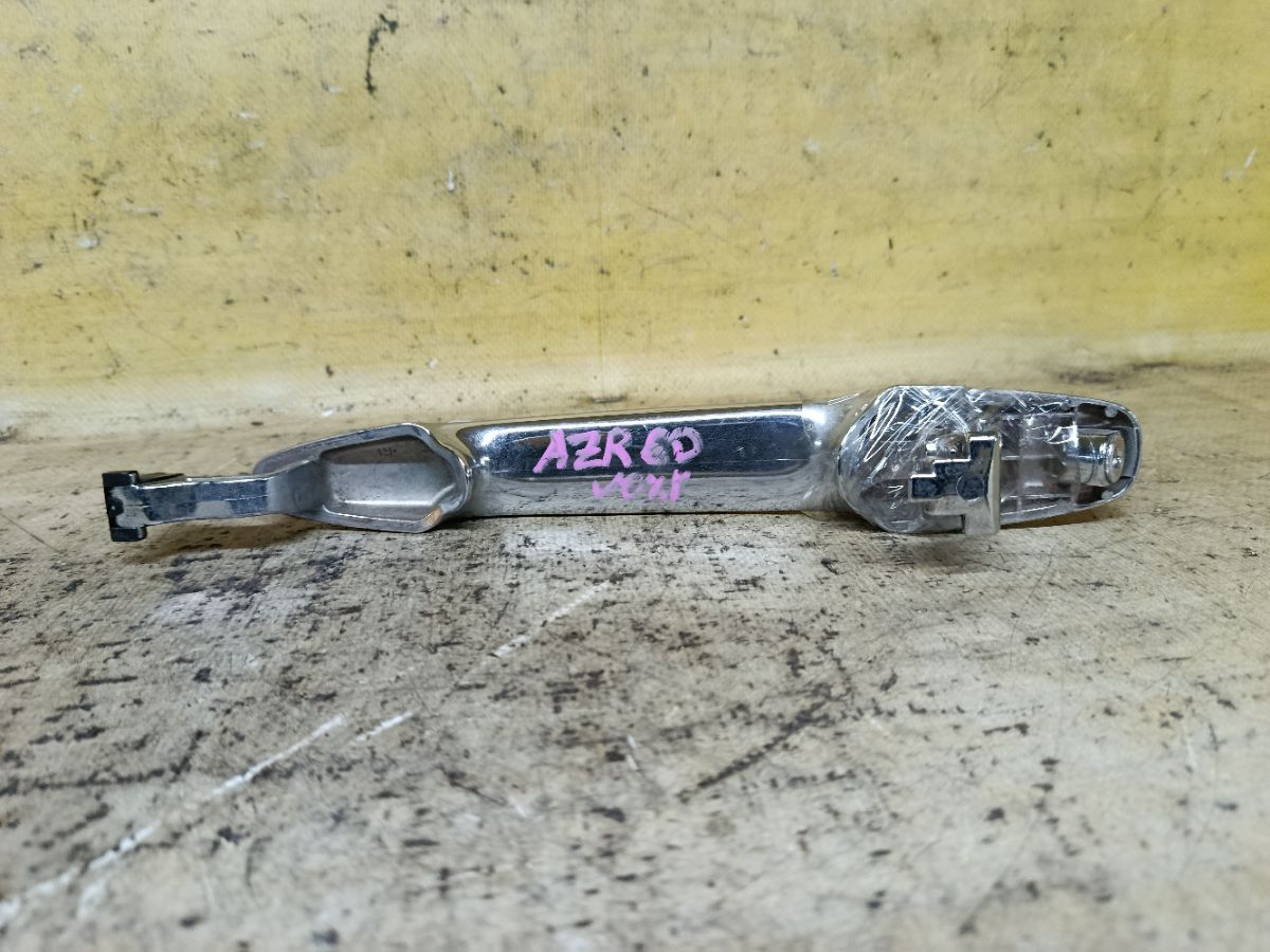 Ручка двери на Toyota Noah AZR60G Фото 2