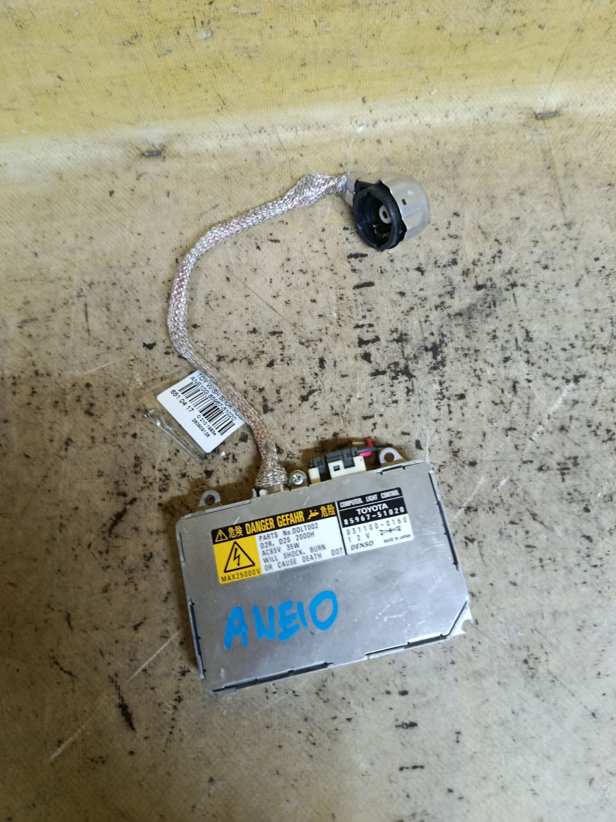 Блок розжига ксенона 85967-51020 на Toyota Wish ANE10G Фото 1