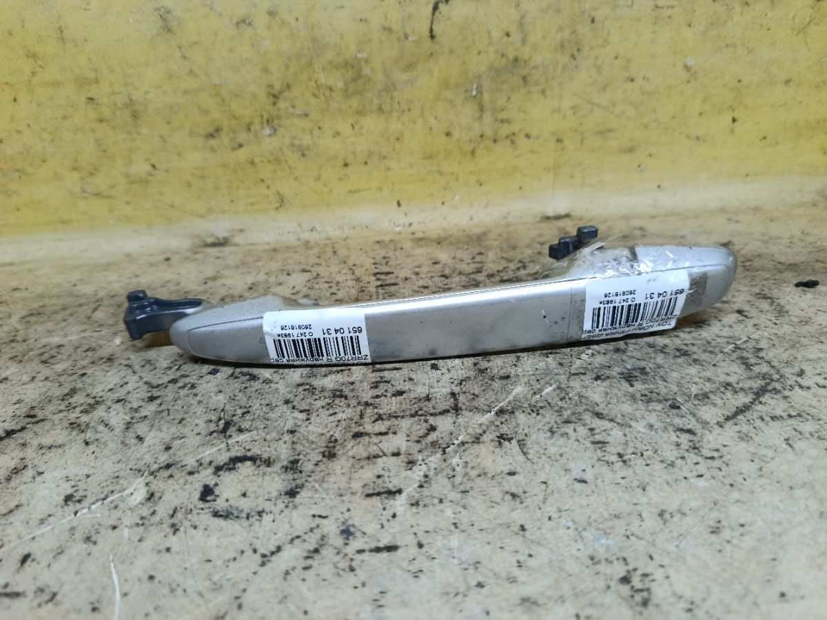 Ручка двери на Toyota Noah ZRR70G Фото 1