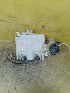 Бачок омывателя на Toyota Wish ZNE10G 85315-68010