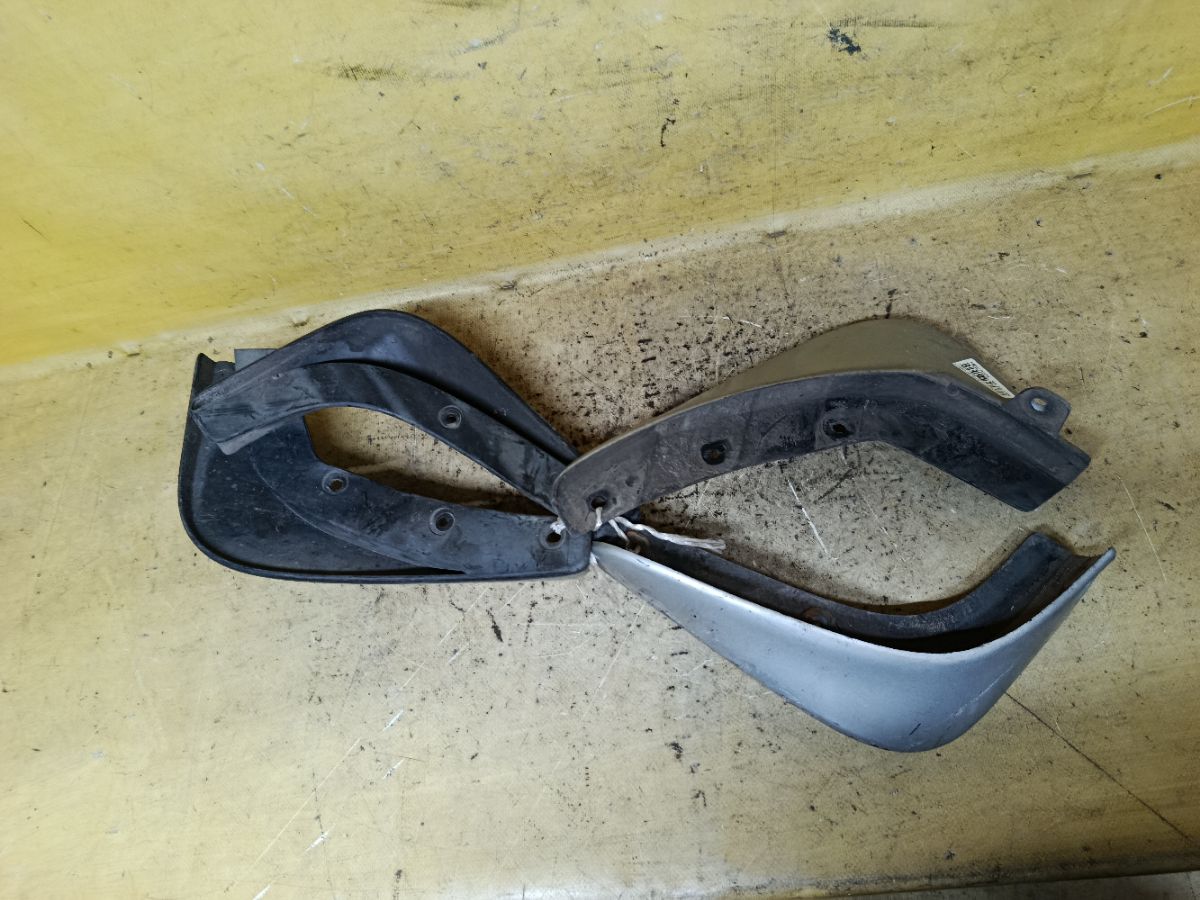Брызговик на Nissan March AK12 Фото 1