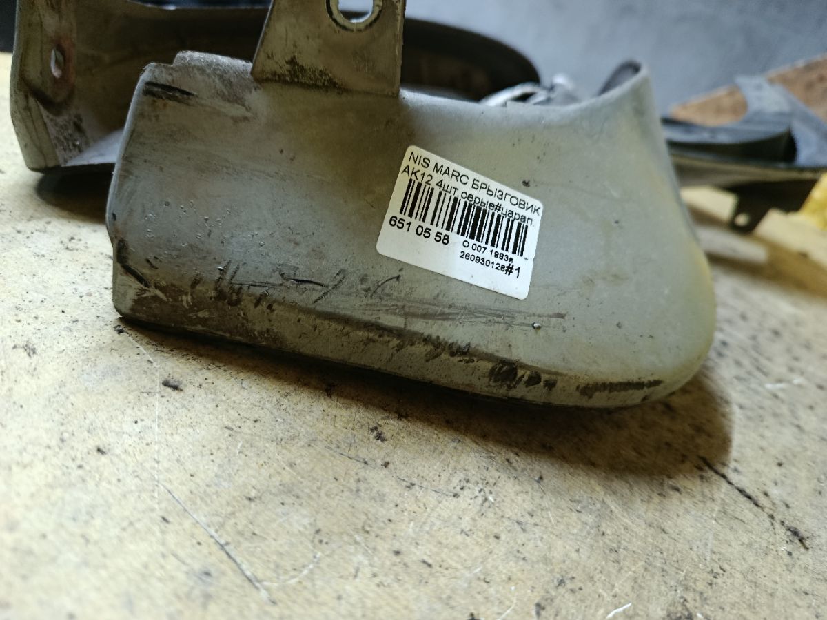 Брызговик на Nissan March AK12 Фото 3
