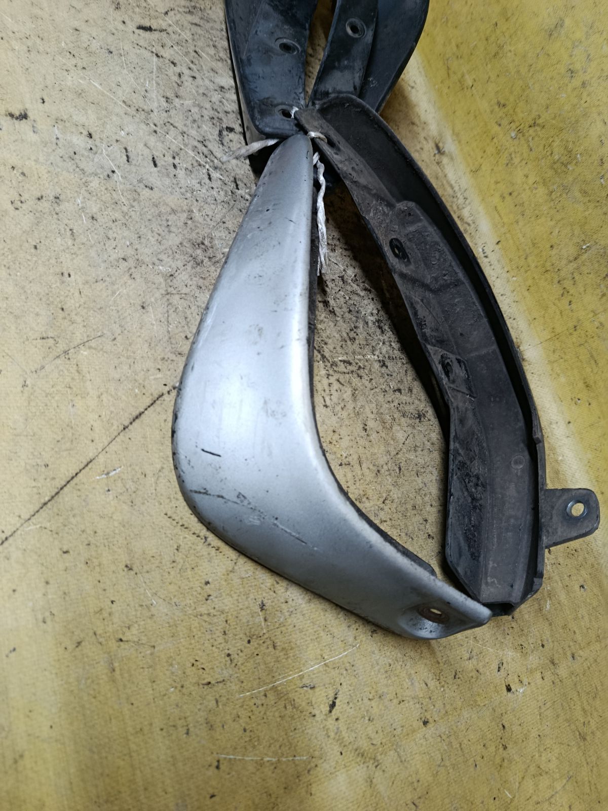 Брызговик на Nissan March AK12 Фото 4