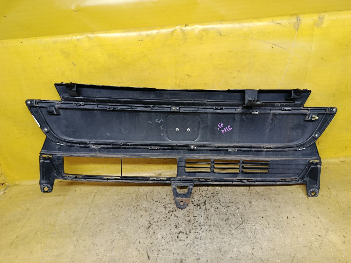 Решетка радиатора 71121-T6G-00 на Honda N-Wgn JH1 Фото 4