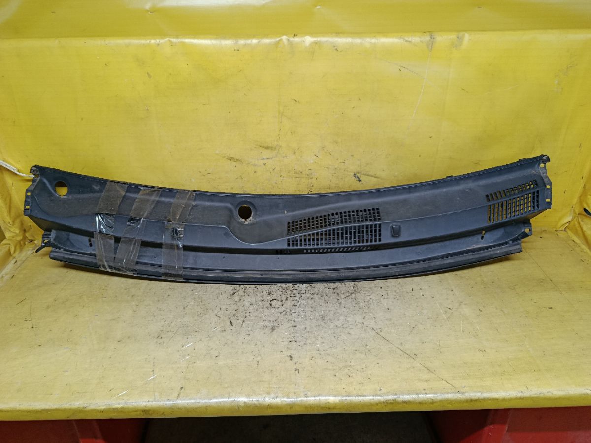 Решетка под лобовое стекло 55786-B1010 на Toyota Passo KGC30 Фото 1