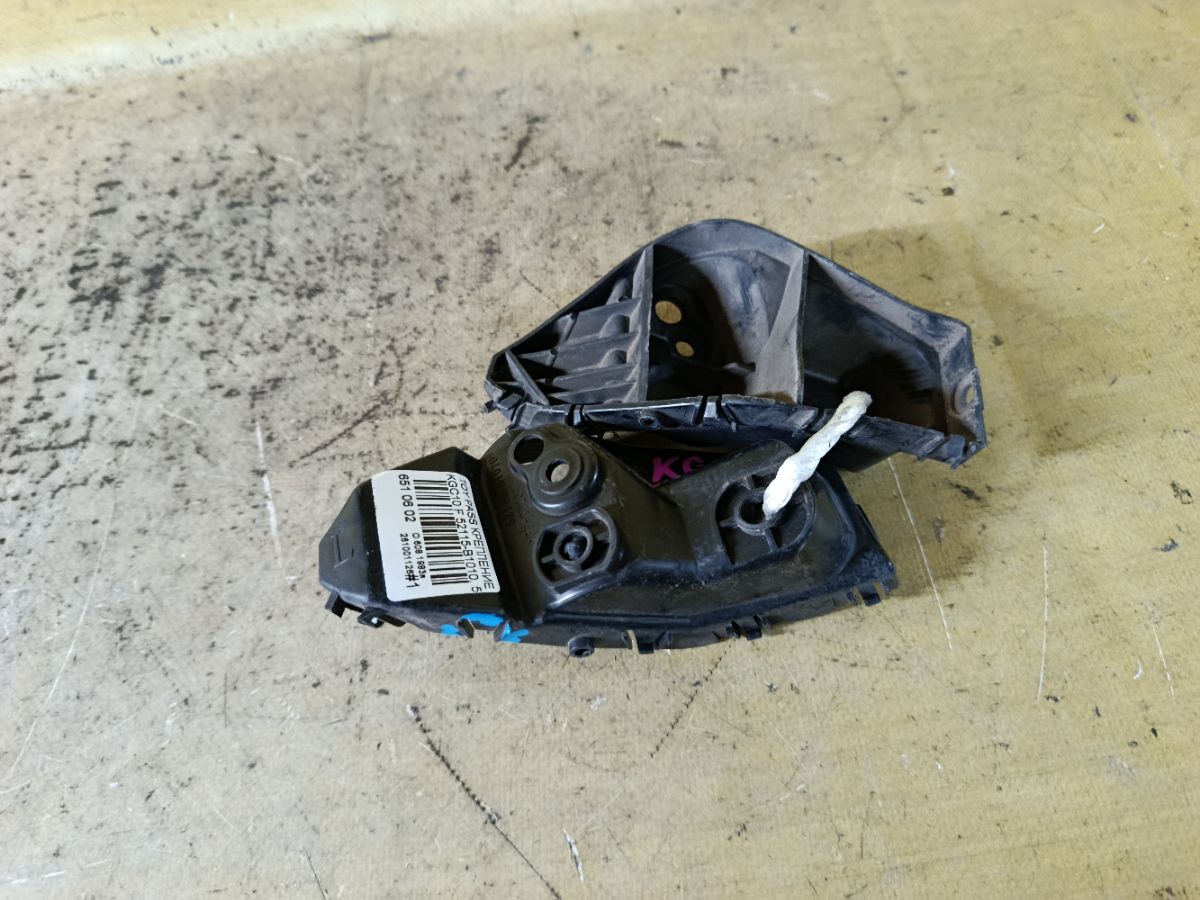 Крепление бампера 52115-B1010, 52116-B1010 на Toyota Passo KGC10 Фото 2