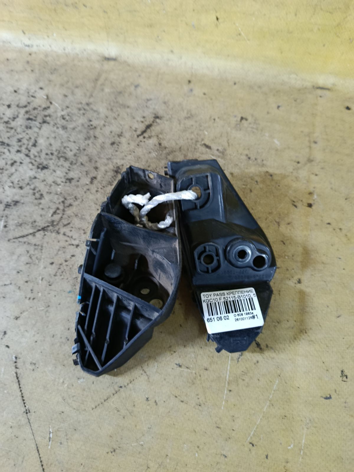 Крепление бампера 52115-B1010, 52116-B1010 на Toyota Passo KGC10 Фото 4