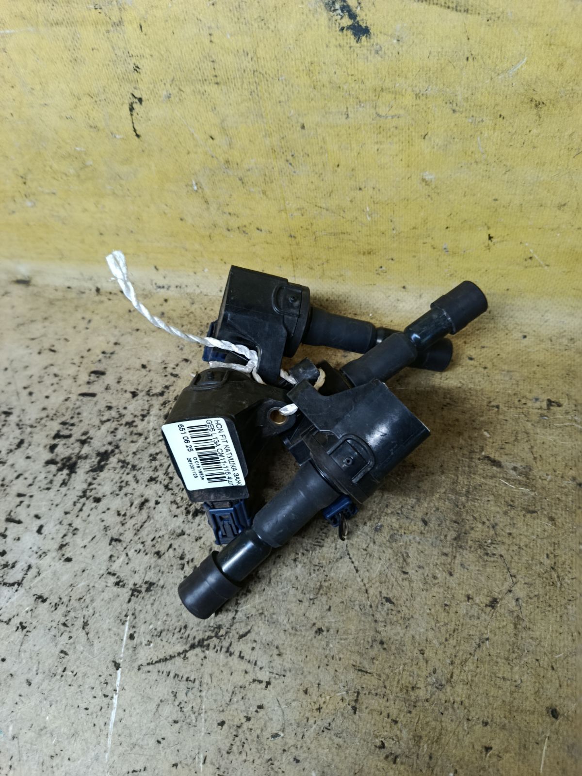 Катушка зажигания CM11-116 на Honda Fit GE6 L13A Фото 1