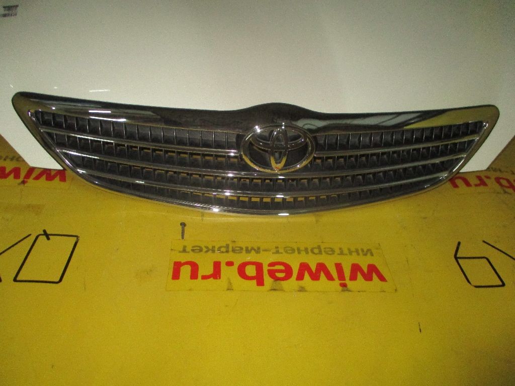 Toyota camry капот