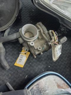 Дроссельная заслонка 22030-23010 на Toyota Vitz SCP90 2SZ-FE Фото 3
