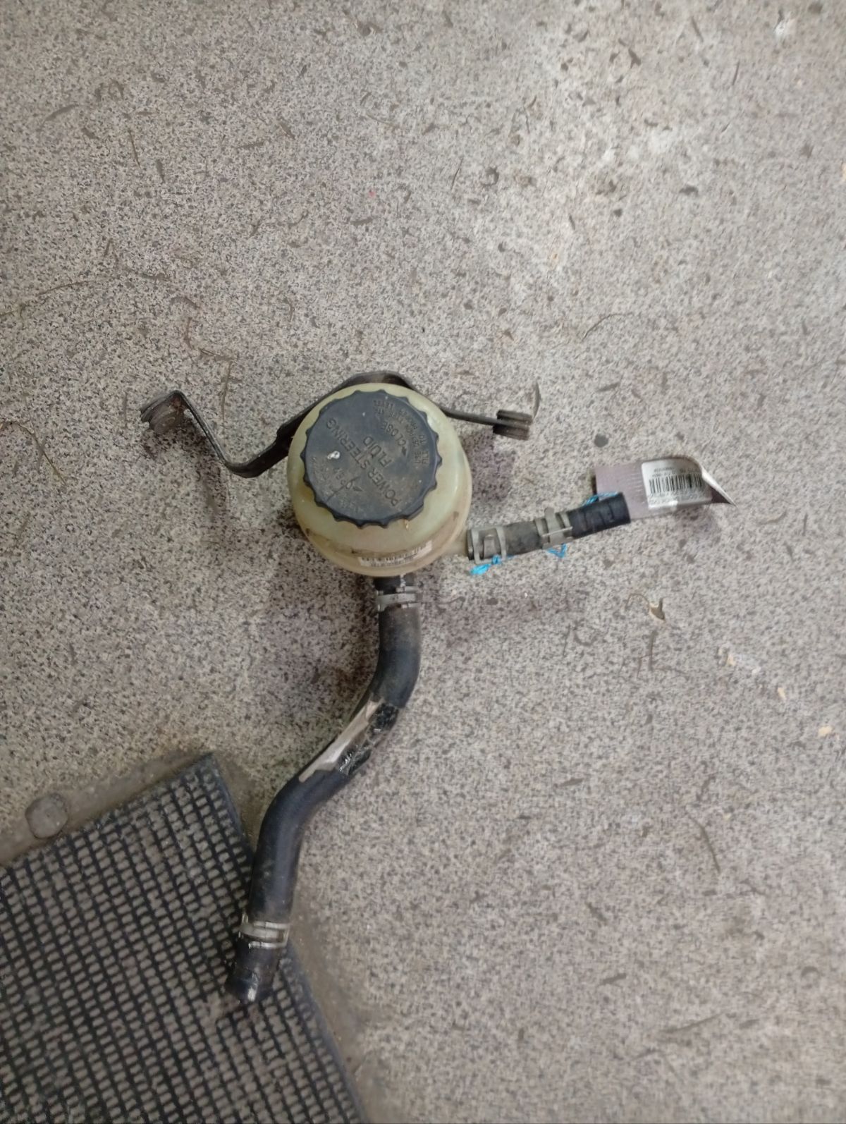 Бачок гидроусилителя 44360-10040 на Toyota Corsa EL51 4E-FE Фото 3