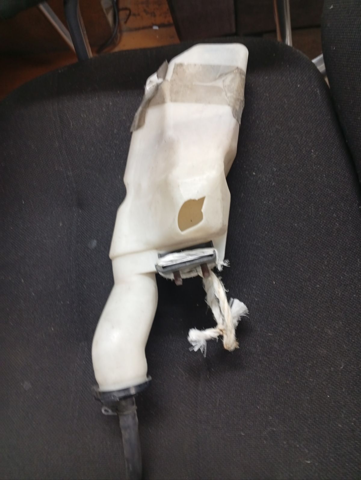 Бачок расширительный 16470-15090 на Toyota Sprinter AE110 5A-FE Фото 3