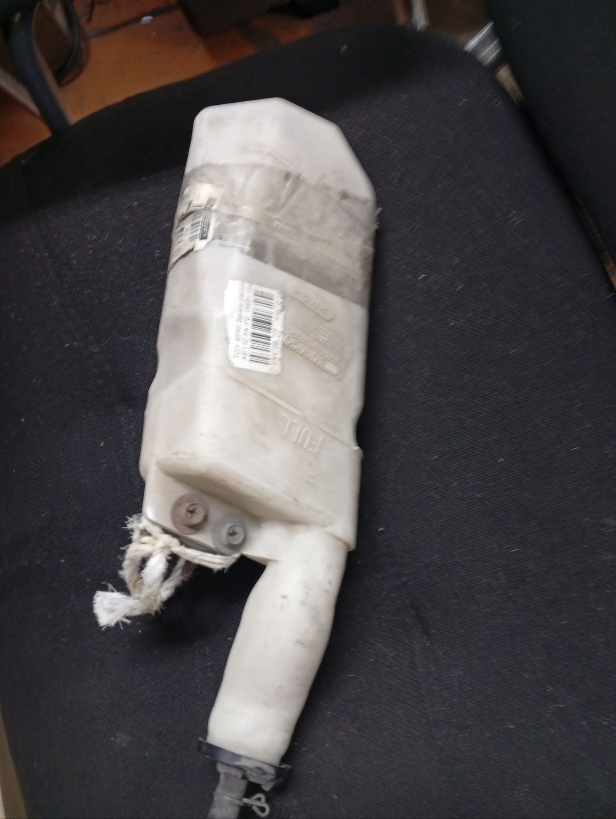 Бачок расширительный 16470-15090 на Toyota Sprinter AE110 5A-FE Фото 6