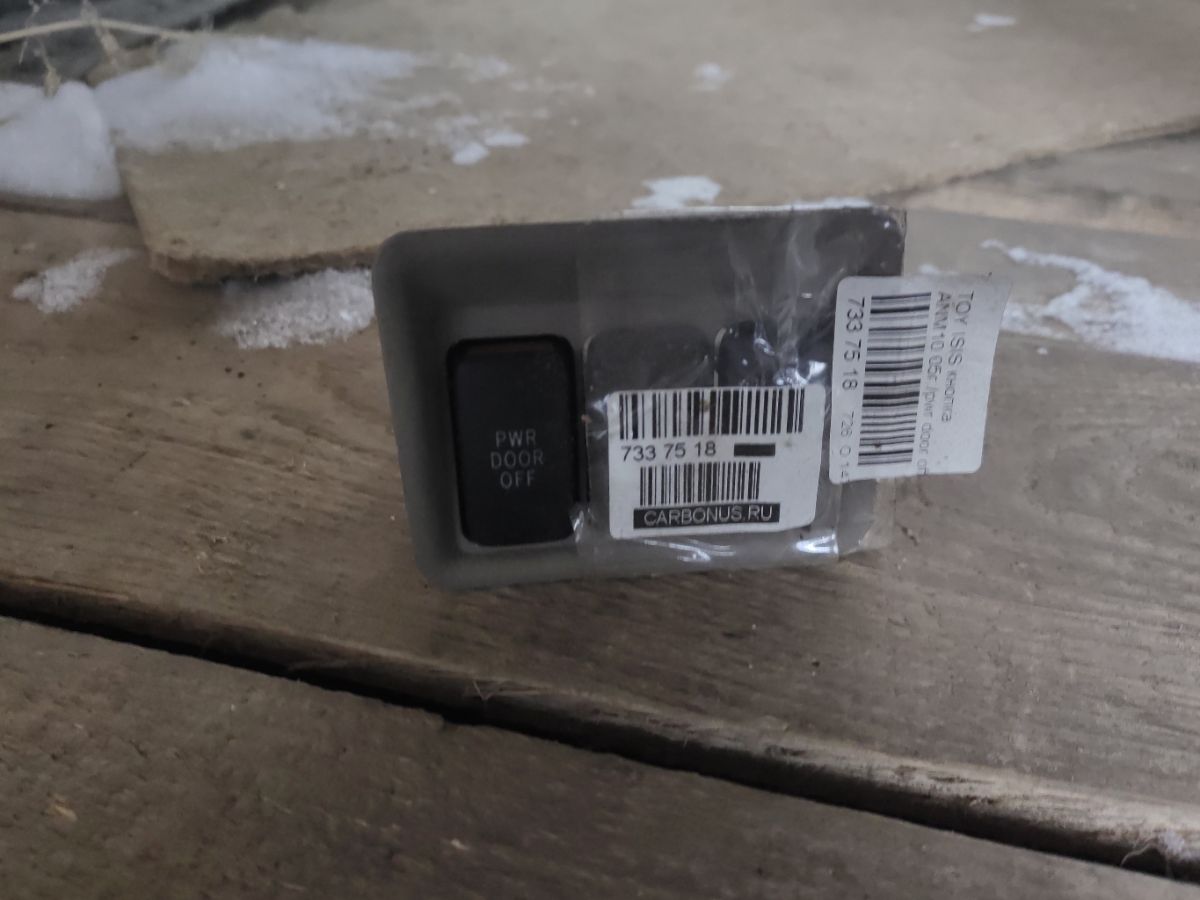 Кнопка на Toyota Isis ANM10G Фото 3
