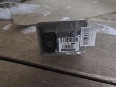 Кнопка на Toyota Isis ANM10G Фото 3