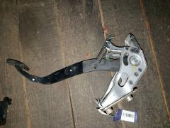 Педаль сцепления на Toyota Vitz SCP10 Фото 4