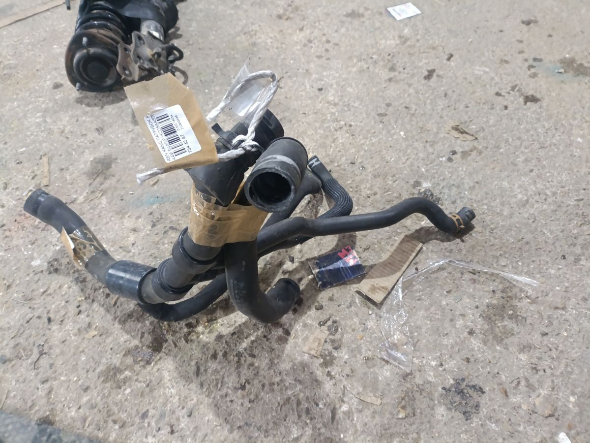 Патрубок радиатора ДВС на Renault Kangoo K4M Фото 4