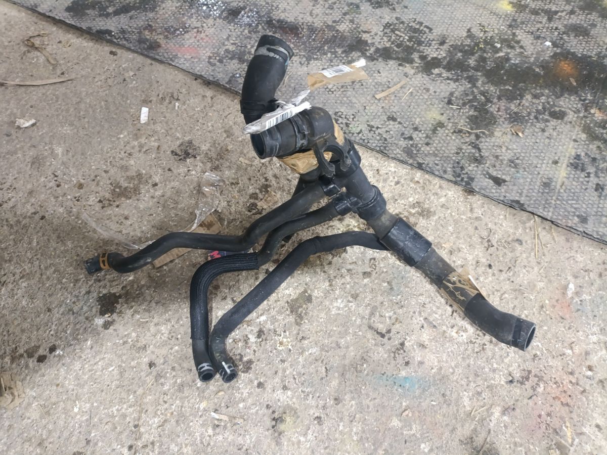 Патрубок радиатора ДВС на Renault Kangoo K4M Фото 5