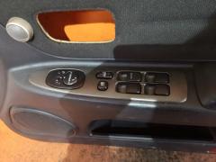 Обшивка двери на Toyota Altezza SXE10 Фото 2